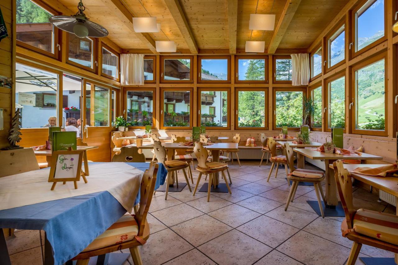 Hotel Restaurant Rosmarie Pfelders Bagian luar foto