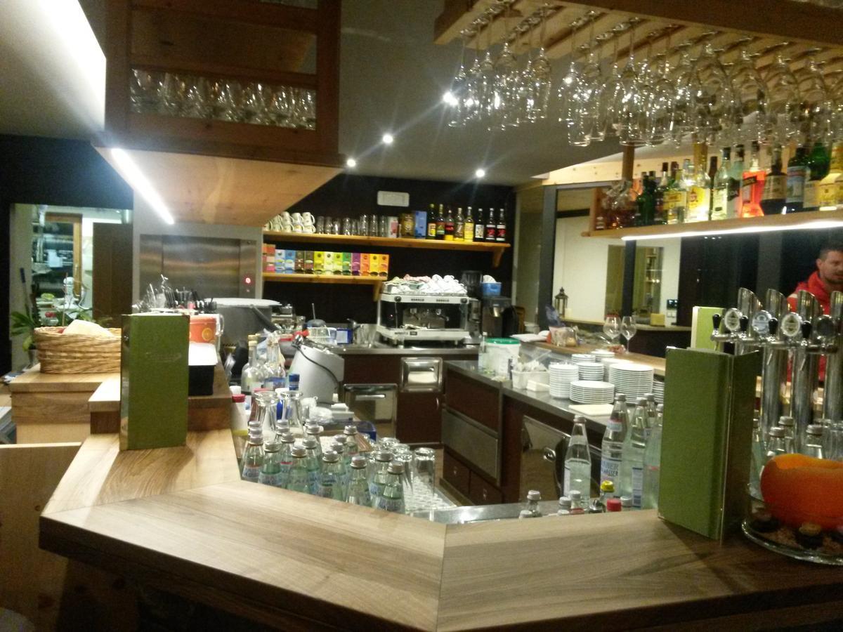 Hotel Restaurant Rosmarie Pfelders Bagian luar foto